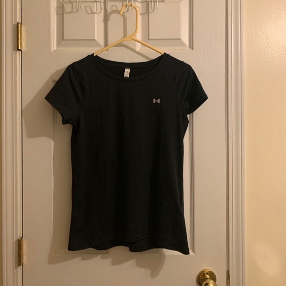 2/$30 🏋️♂️Under armor Black Tee/ Sport - Picture 1 of 6